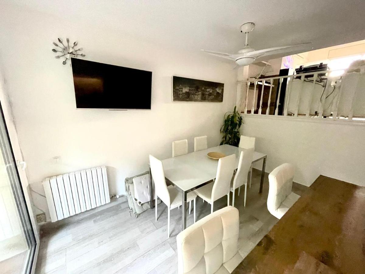 Casa En Masnou Junto A Playa Y Tren Villa Luaran gambar