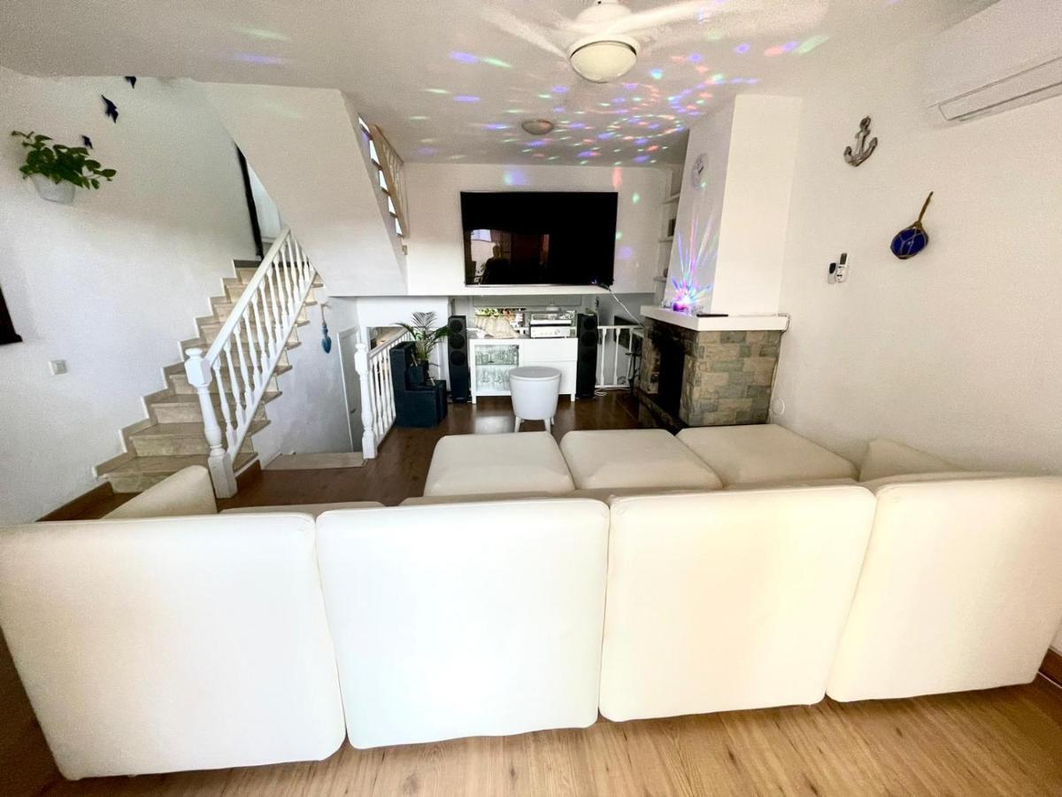 Casa En Masnou Junto A Playa Y Tren Villa Luaran gambar