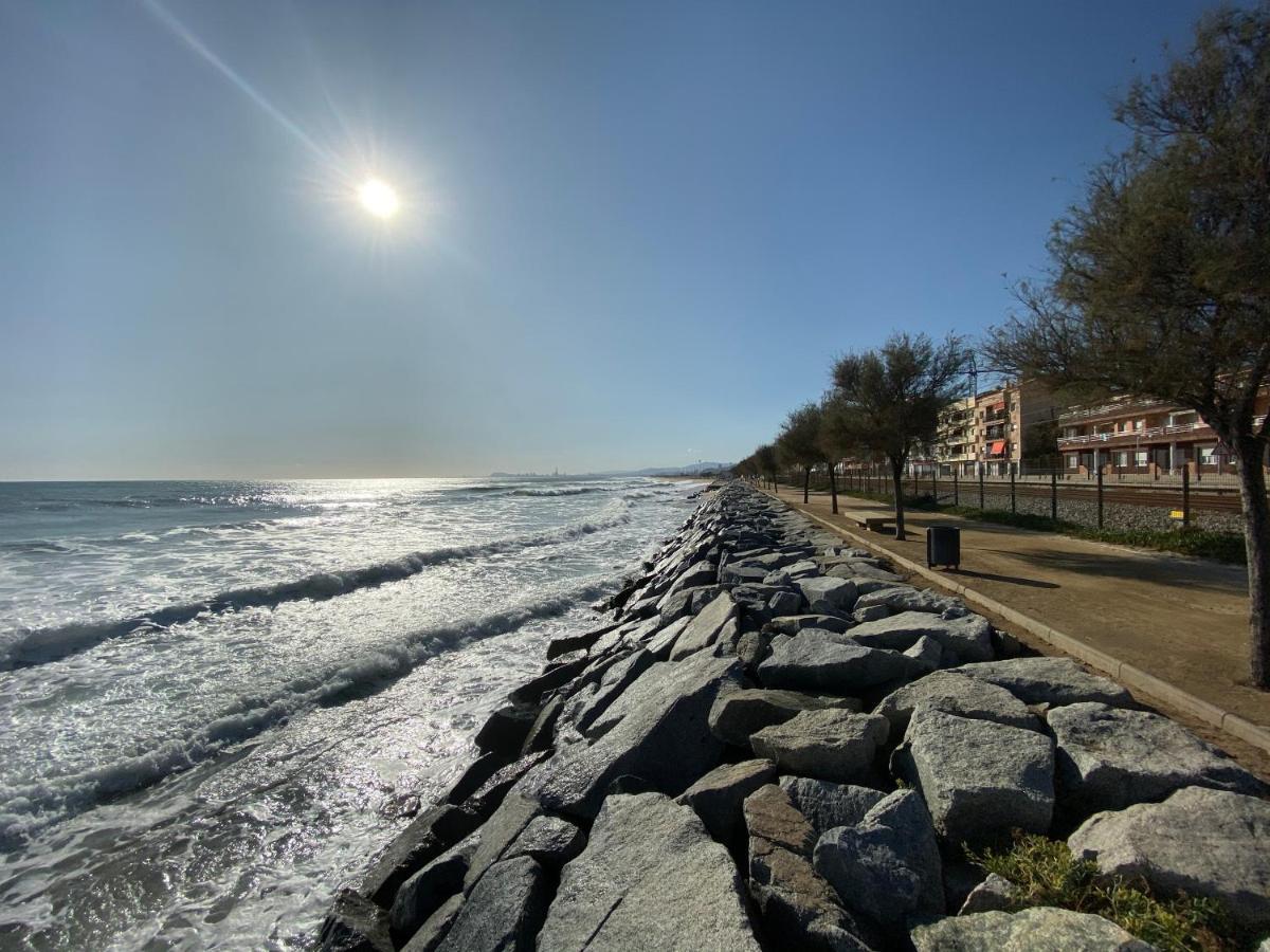 Casa En Masnou Junto A Playa Y Tren Villa Luaran gambar
